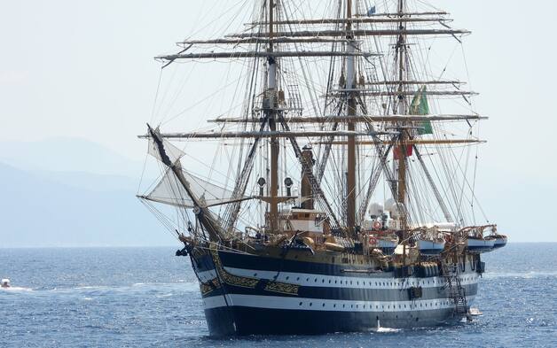 L Amerigo Vespucci Parte Per Il Giro Del Mondo Il Saluto Oggi A Genova